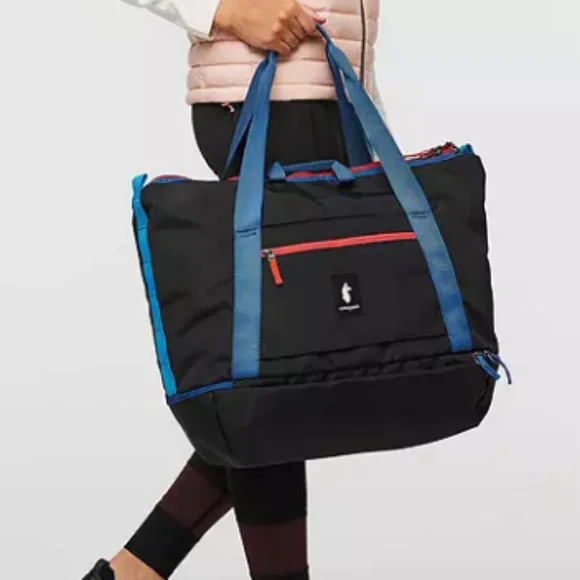 Cotopaxi Viaje 35L Weekender Bag Black Color For Women Tote Bag - Picture 3 of 5